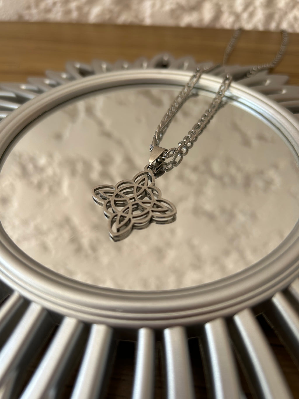 collar nudo de bruja