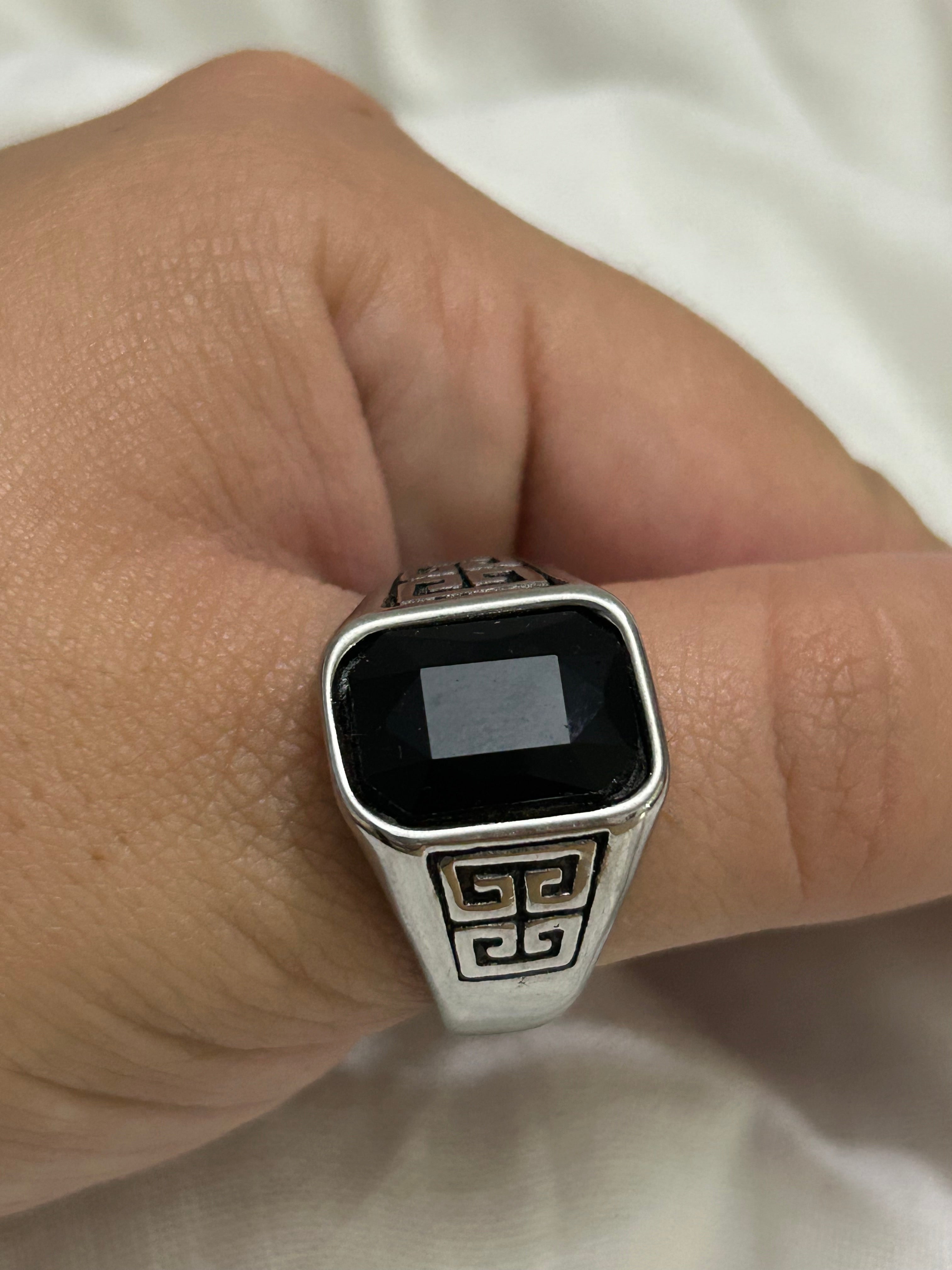 anillo de piedra