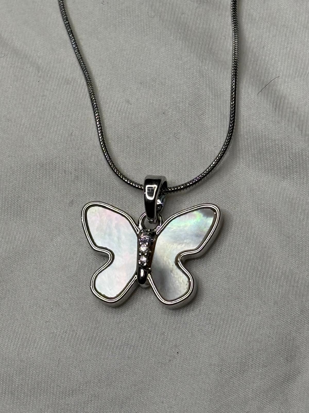 Collar Mariposa Nácar