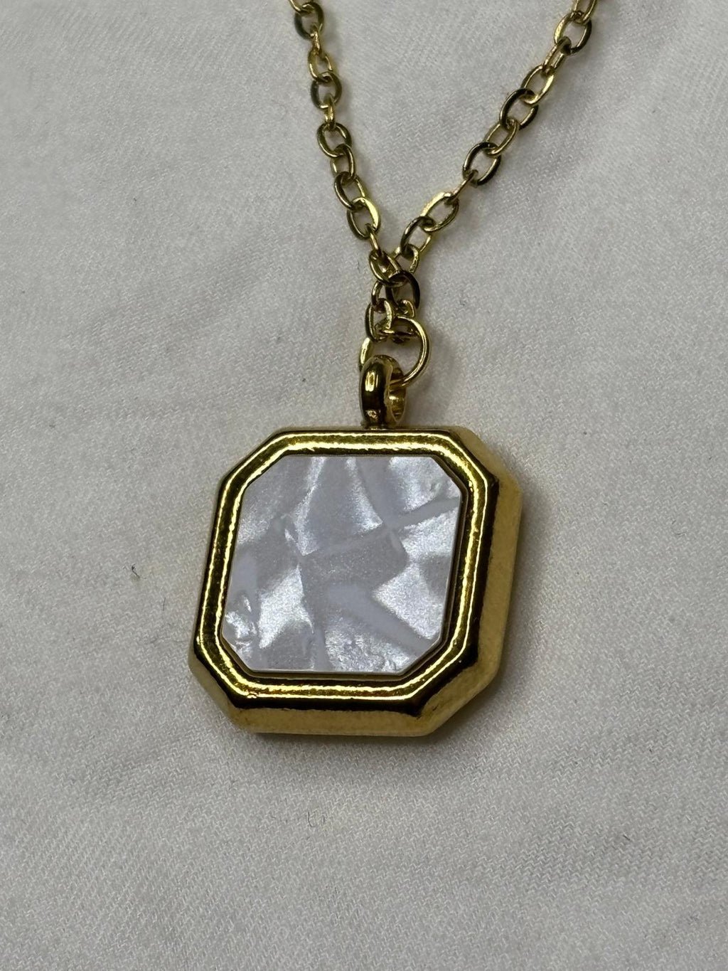 Collar Medalla Geométrica