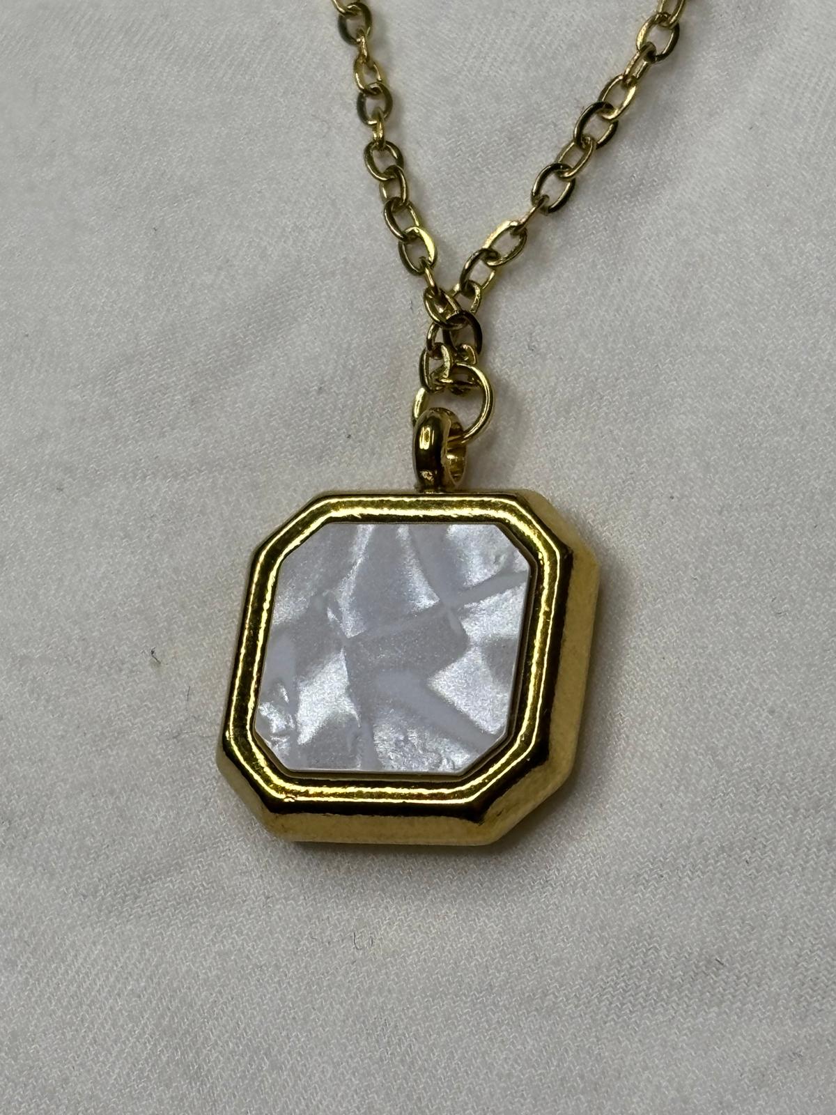 Collar Medalla Geométrica